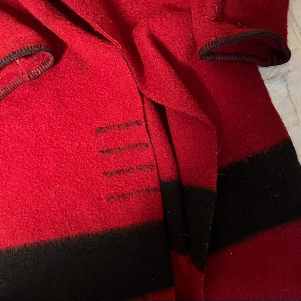 EARLYS WITNEY POINT Red Black Blanket Coat Capote Coat Hood Womens Size Large - Picture 9 of 11